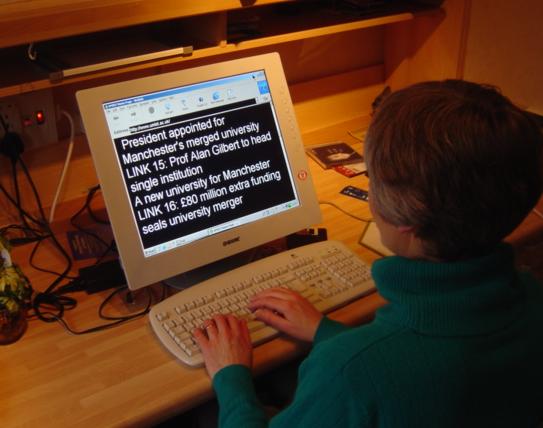 Utiilisateur en train de naviguer grâce à WebbIE